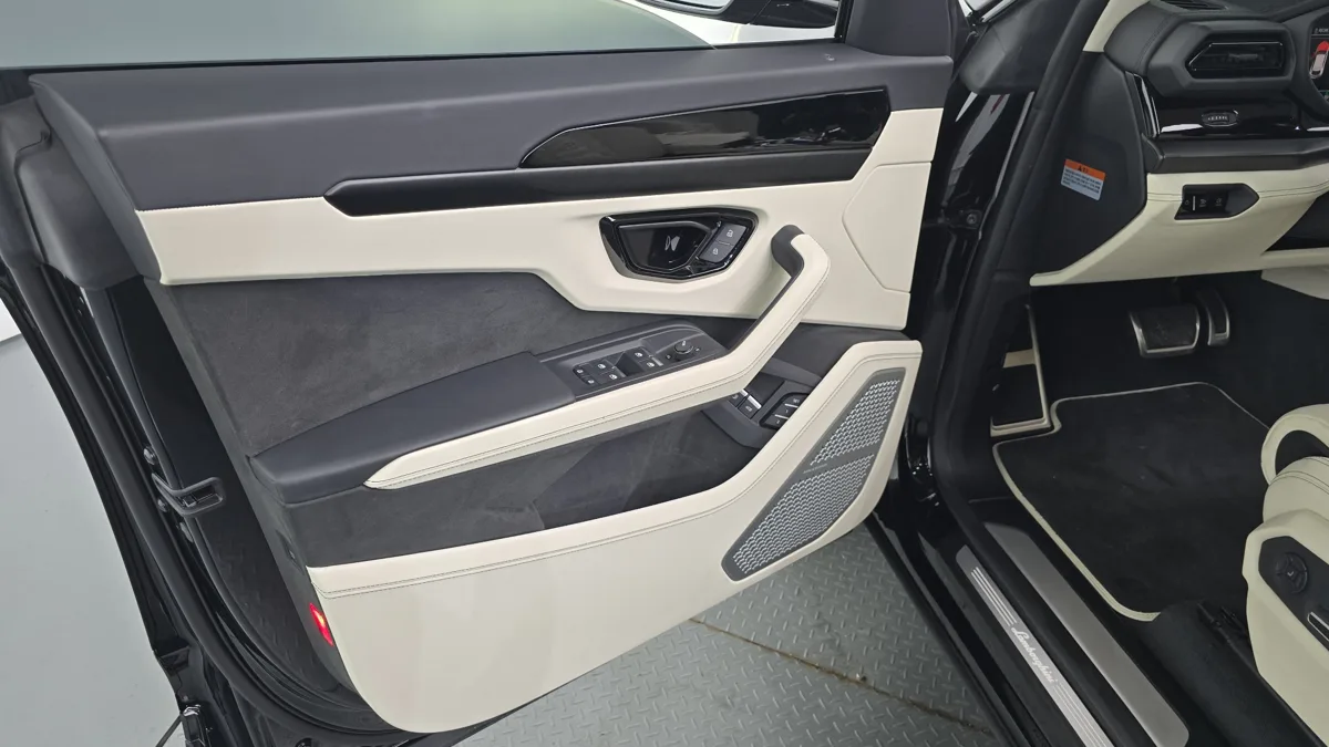 Lamborghini Urus interior detail