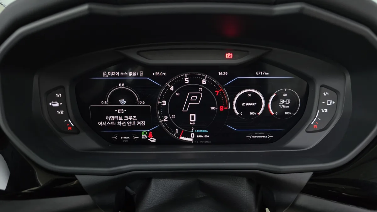 Lamborghini Urus interior detail