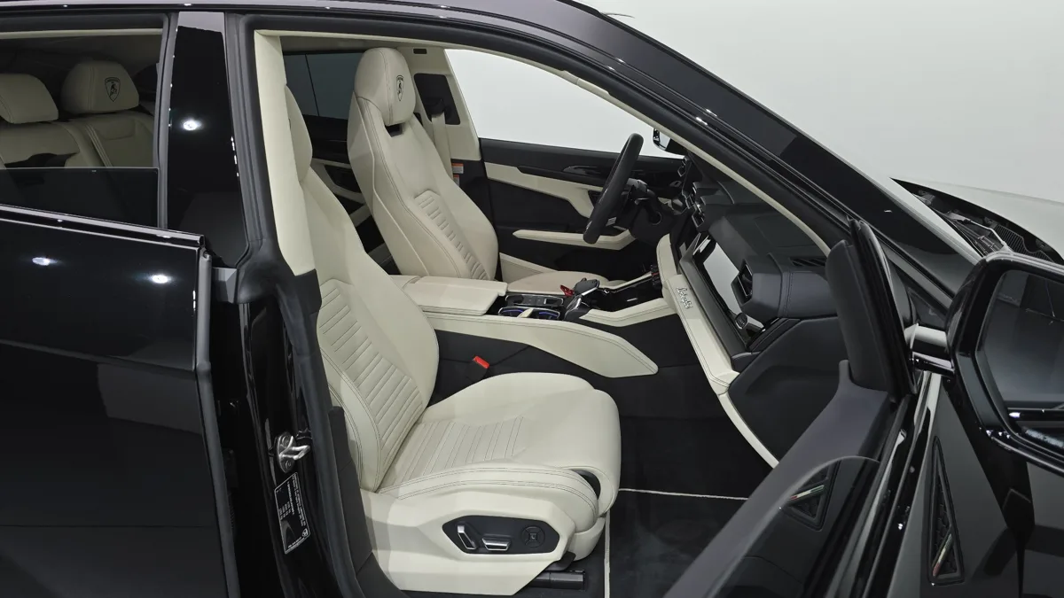 Lamborghini Urus interior detail