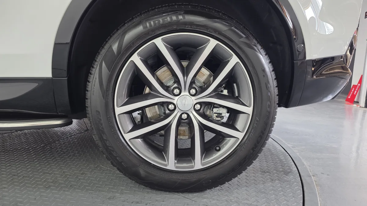 Land Rover Discovery Sport interior detail