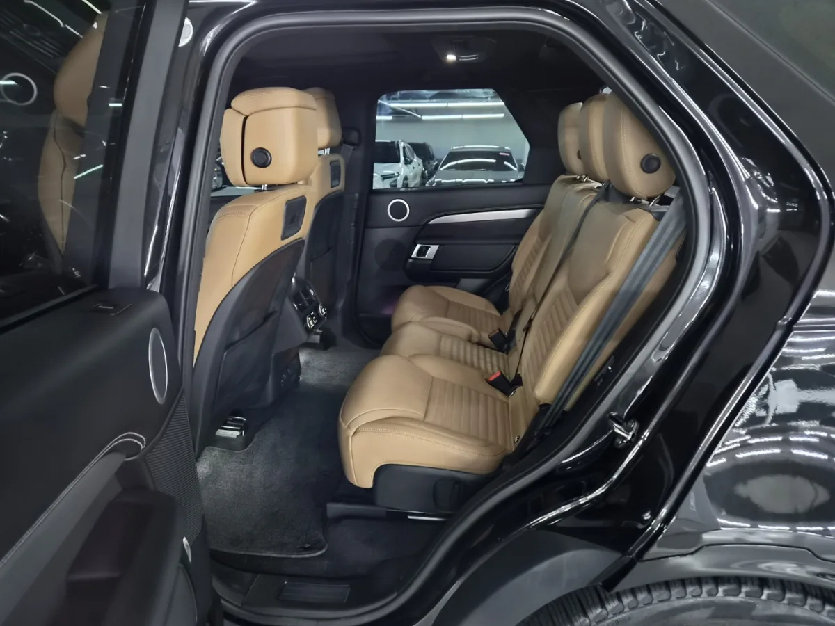 Land Rover Discovery interior detail