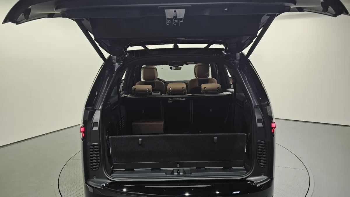 Land Rover Discovery interior detail