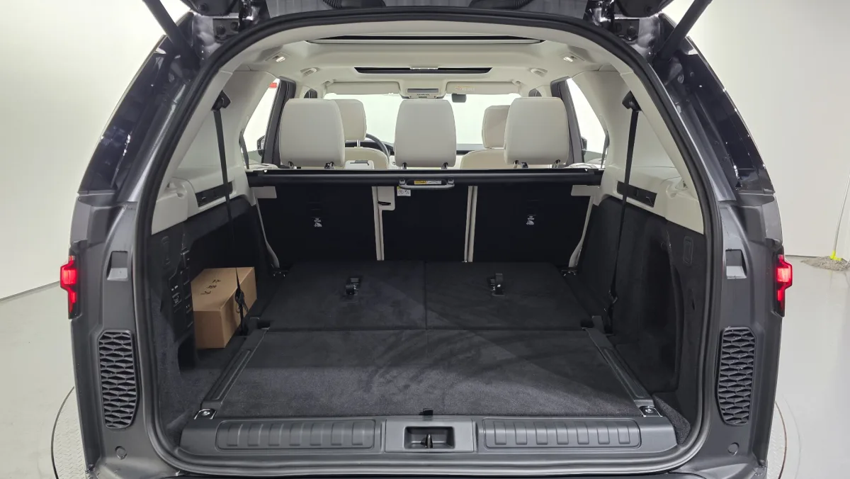 Land Rover Discovery interior detail