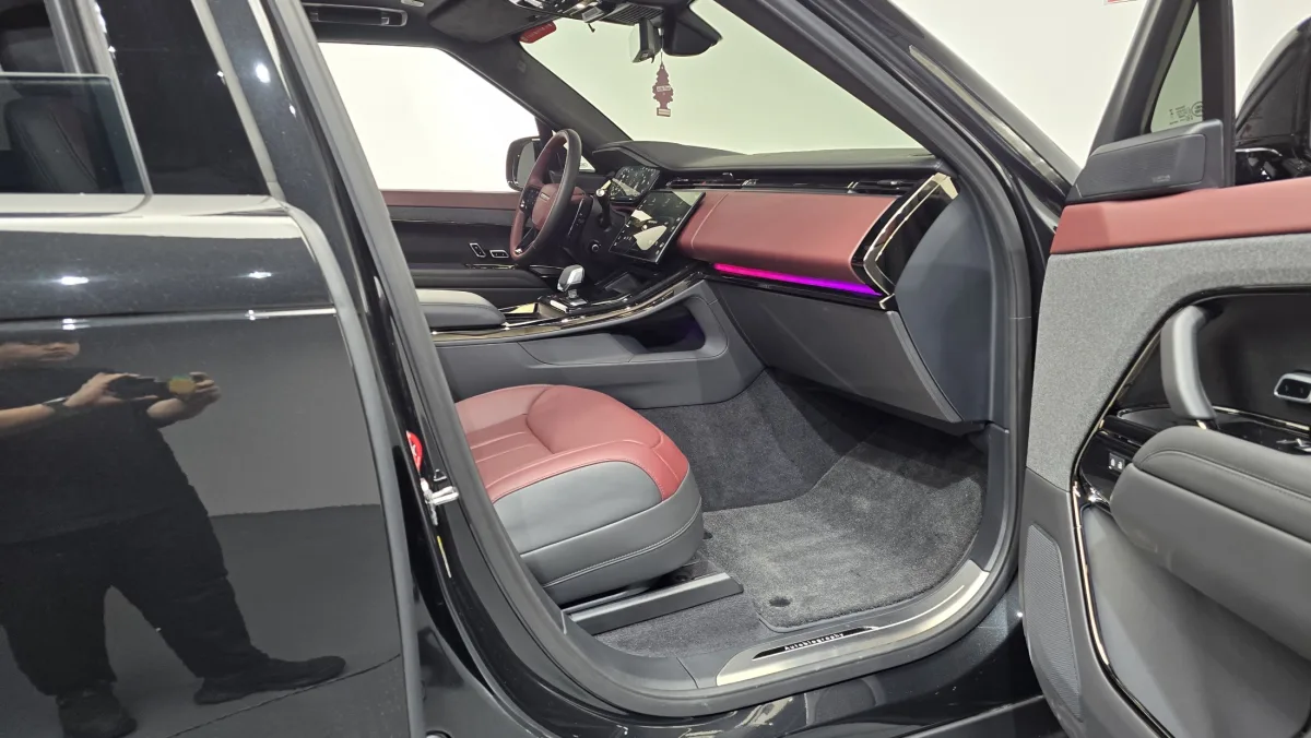 Land Rover Range Rover Sport interior detail