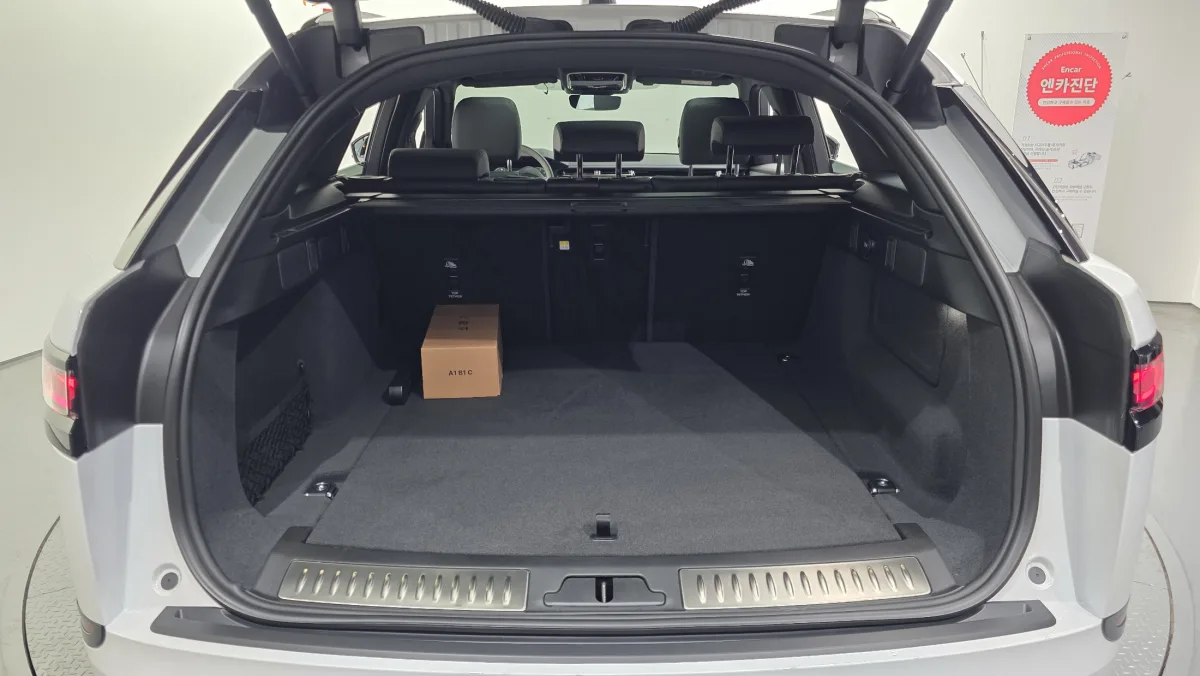Land Rover Range Rover Velar interior detail