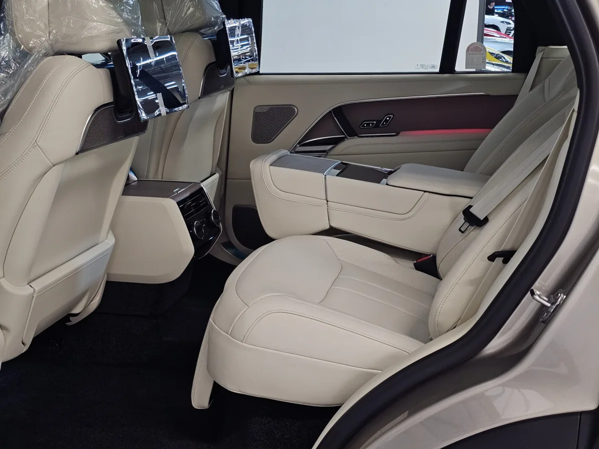 Land Rover Range Rover interior detail