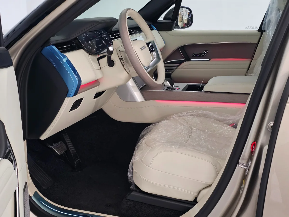 Land Rover Range Rover interior detail