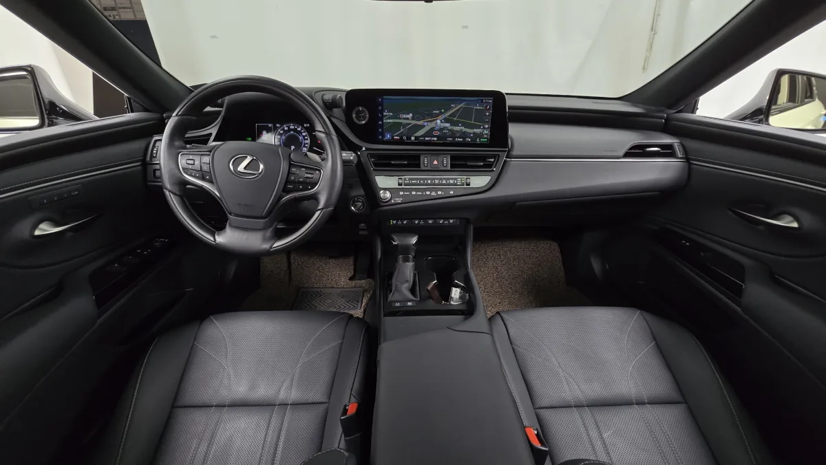 Lexus ES interior detail