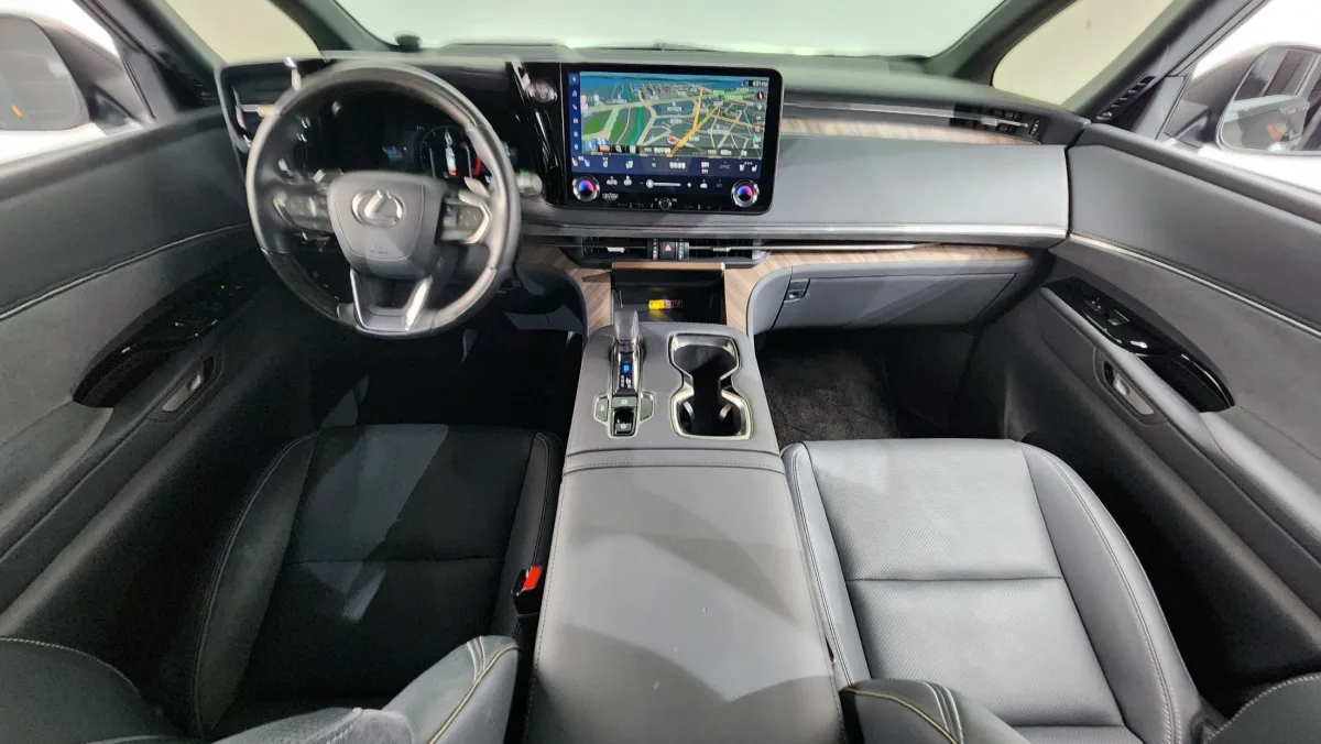 Lexus LM interior detail