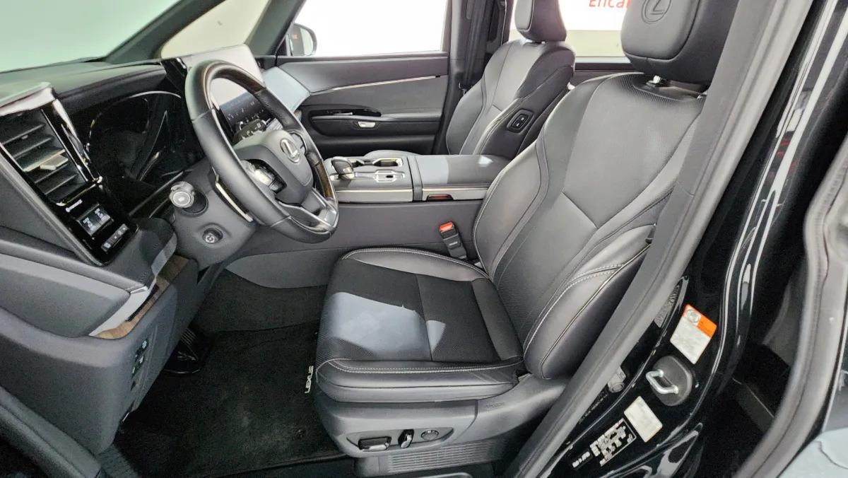 Lexus LM interior detail