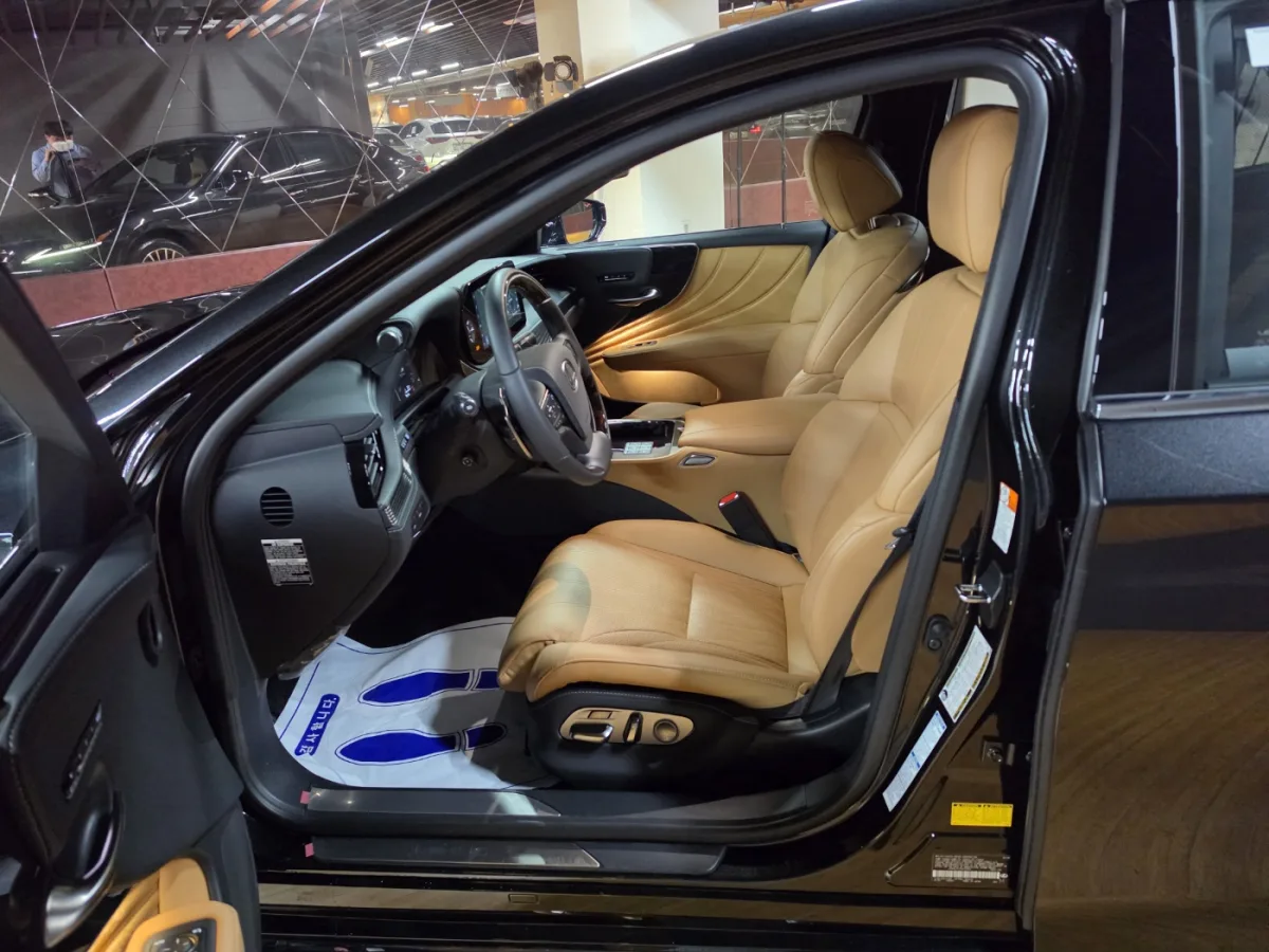 Lexus LS interior detail