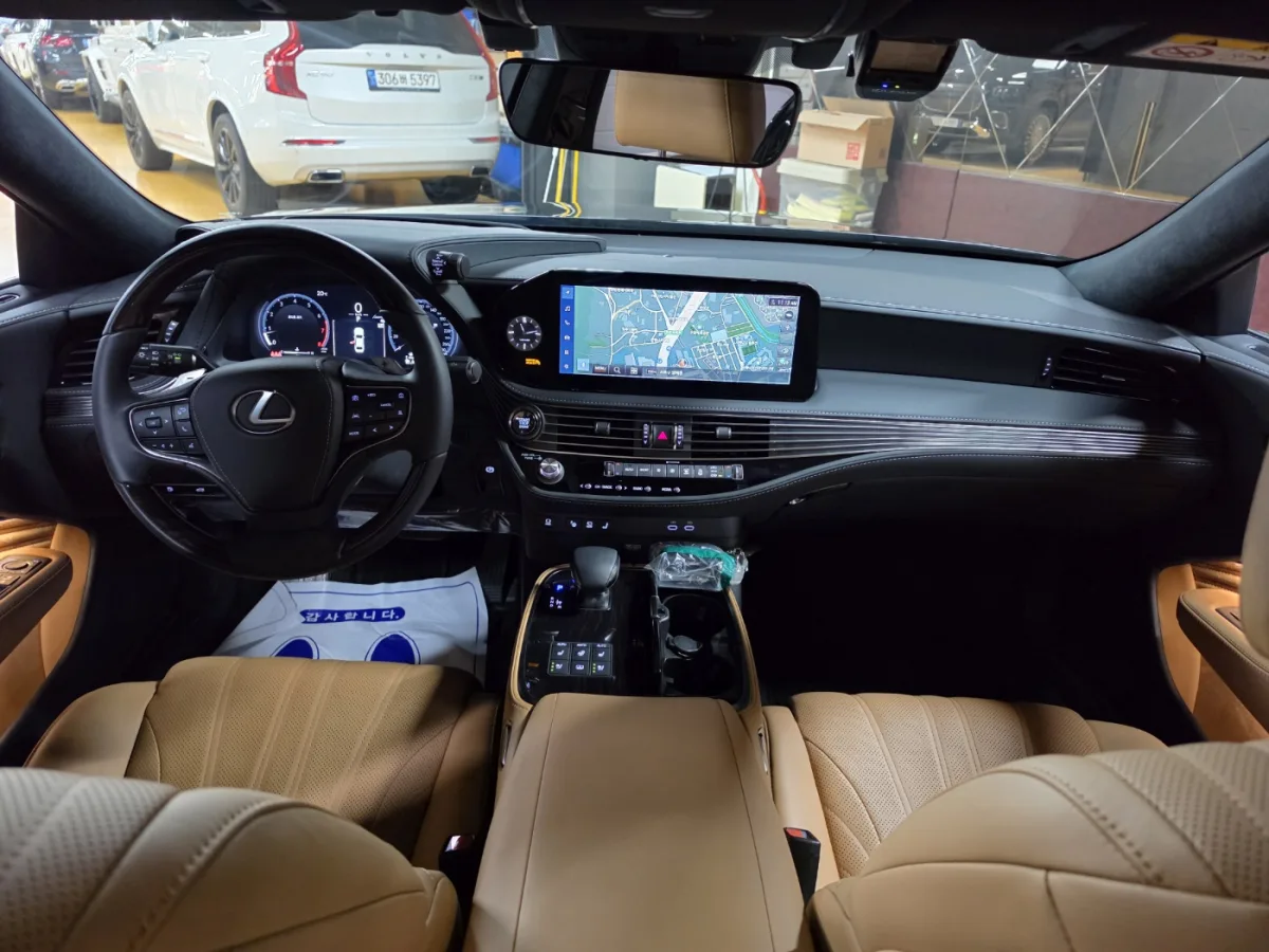 Lexus LS interior detail