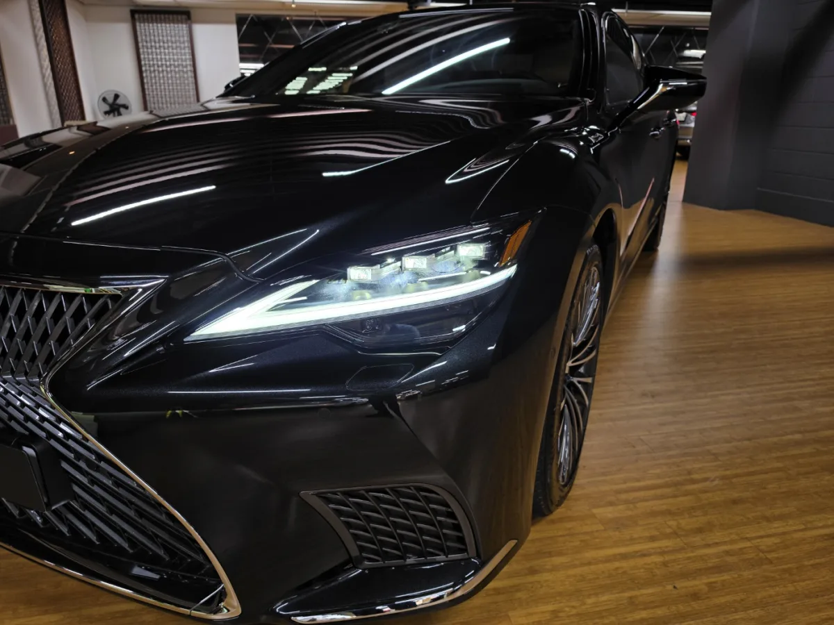 Lexus LS interior detail