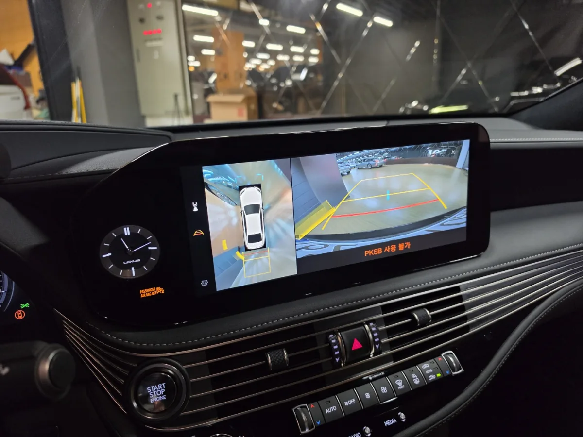 Lexus LS interior detail