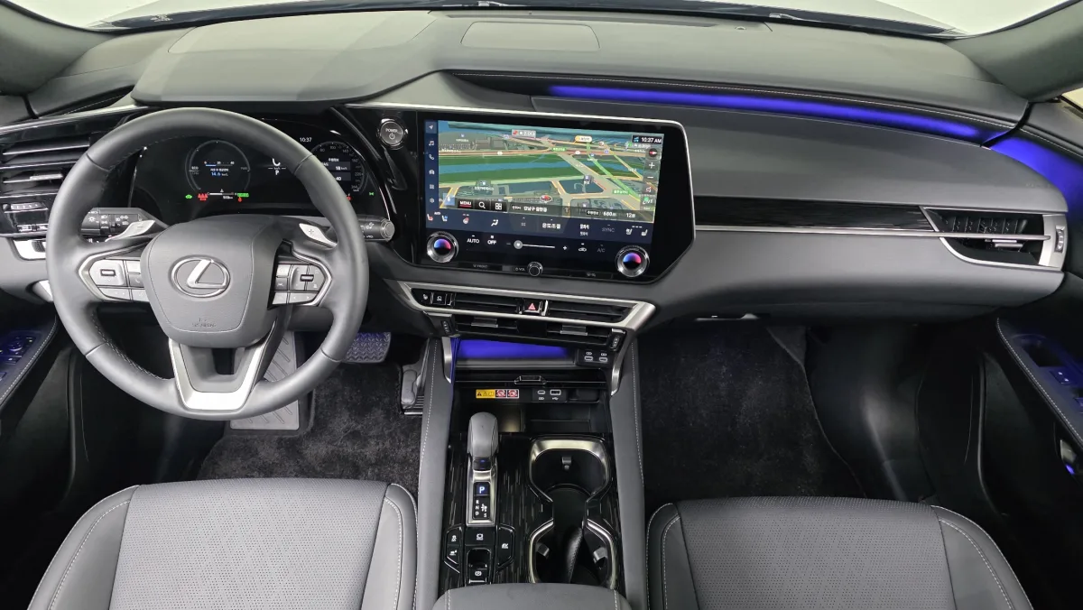 Lexus RX interior detail