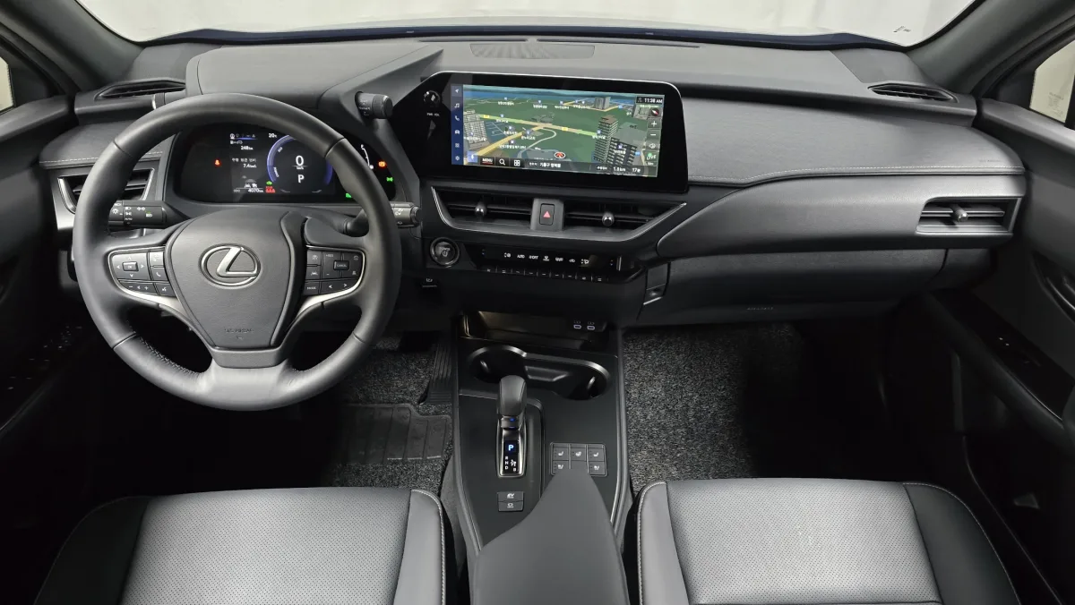 Lexus UX interior detail