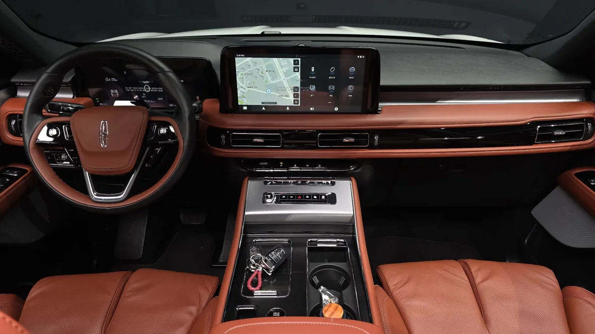 Lincoln Aviator interior detail