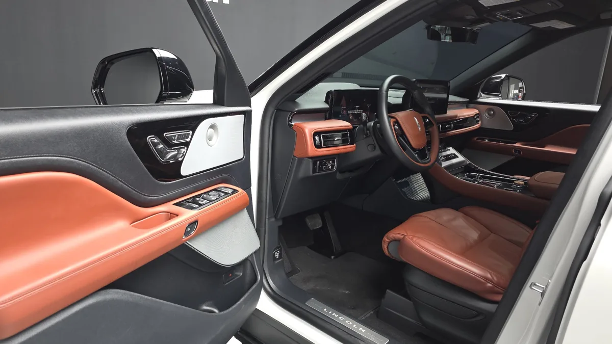Lincoln Aviator interior detail