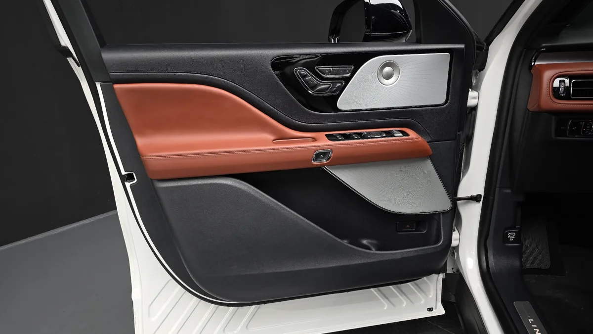 Lincoln Aviator interior detail