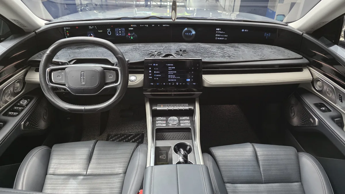 Lincoln Nautilus interior detail