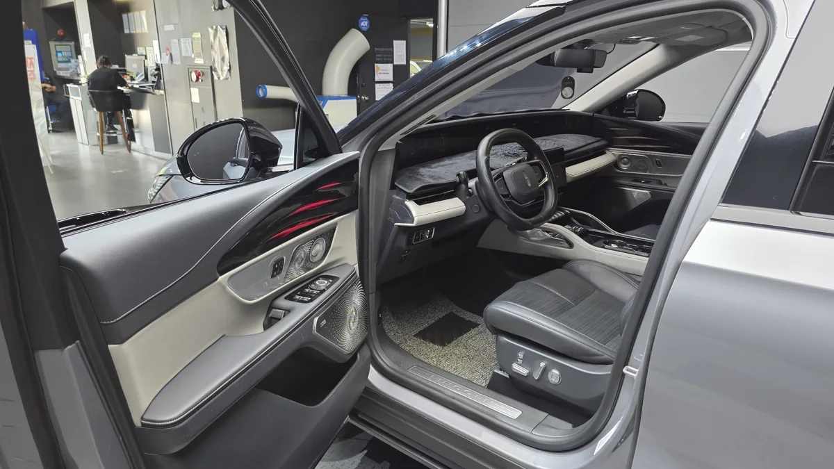 Lincoln Nautilus interior detail