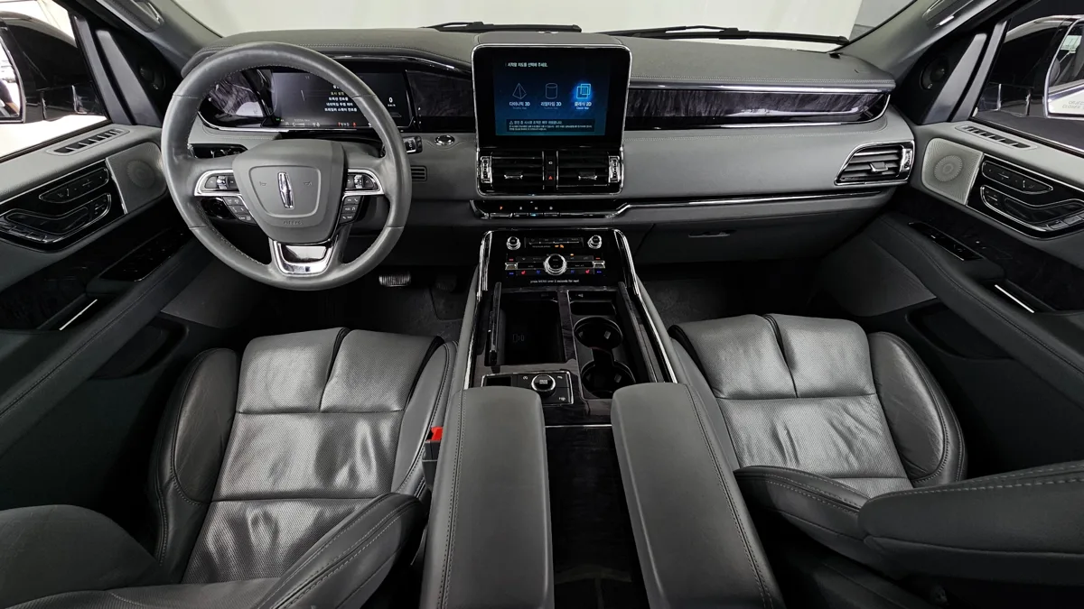 Lincoln Navigator interior detail