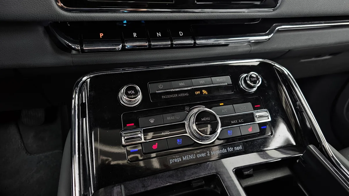 Lincoln Navigator interior detail
