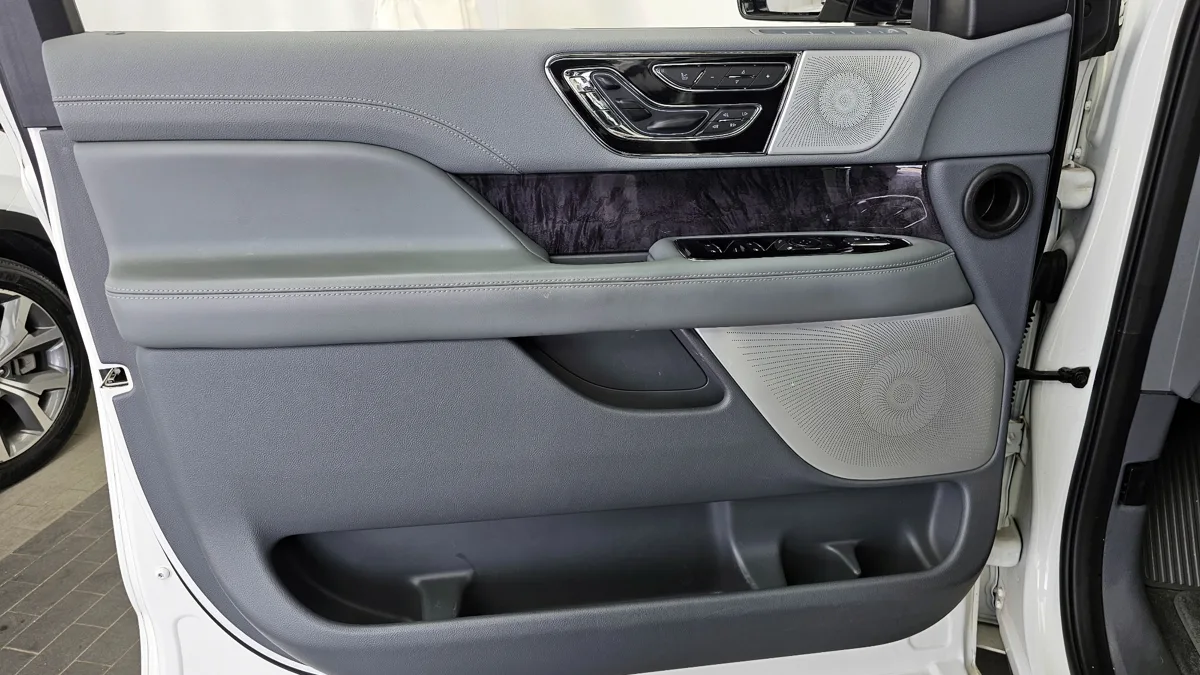 Lincoln Navigator interior detail