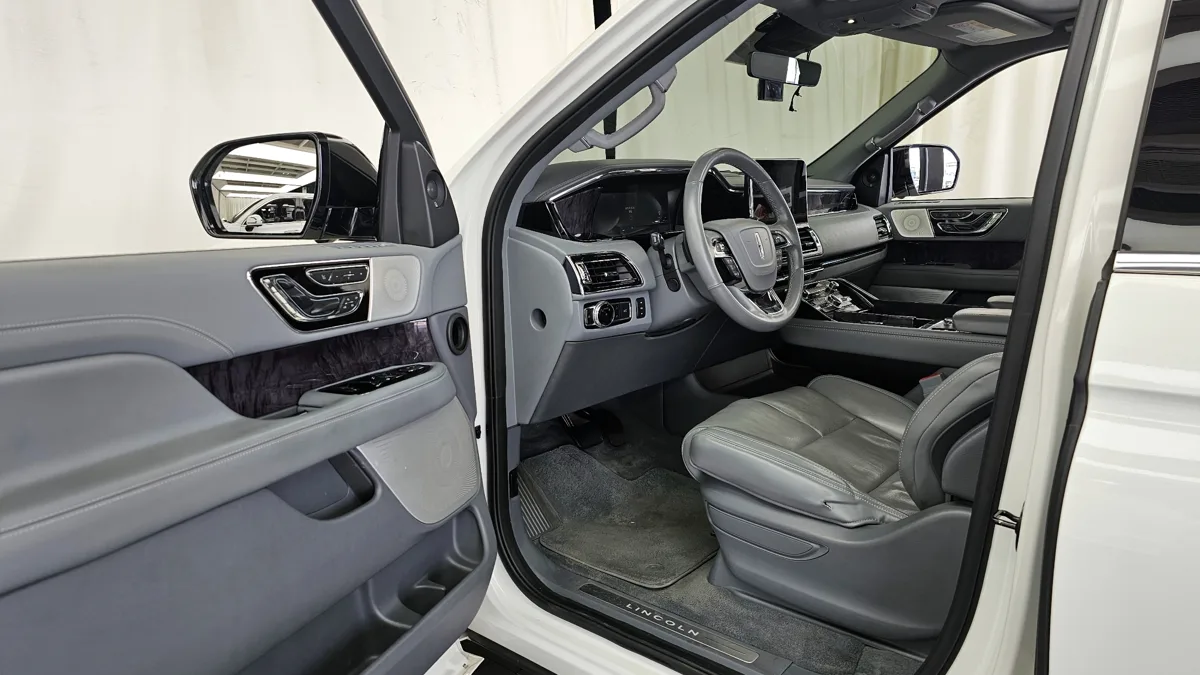 Lincoln Navigator interior detail