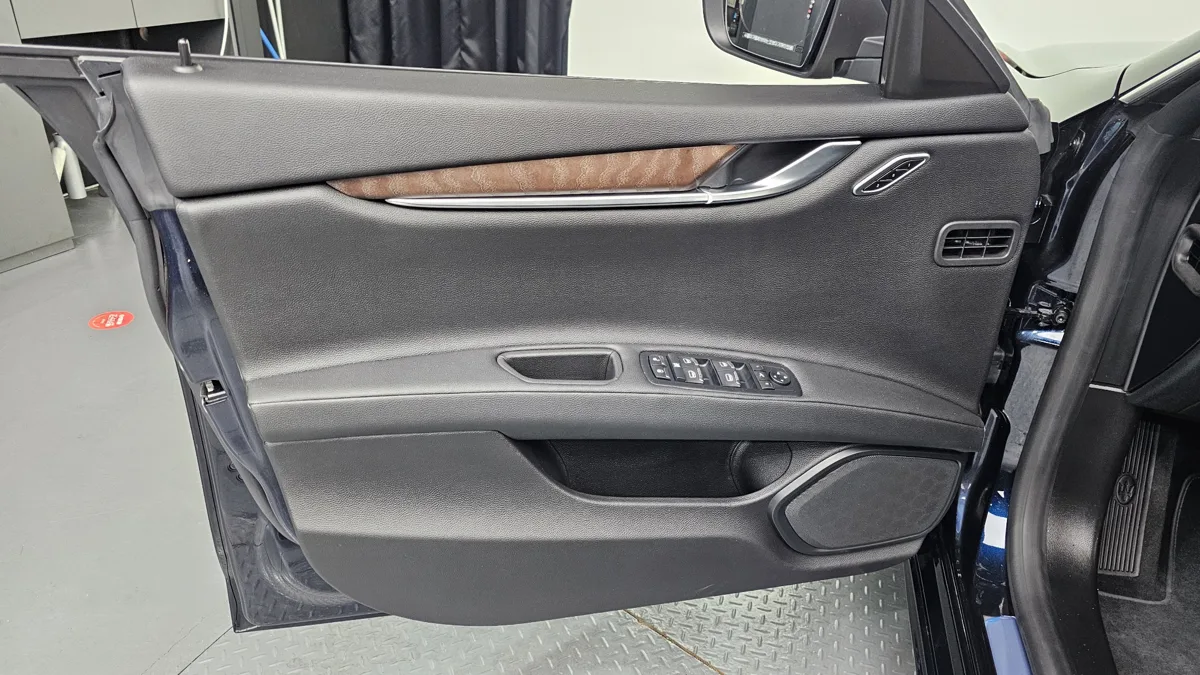 Maserati Ghibli interior detail