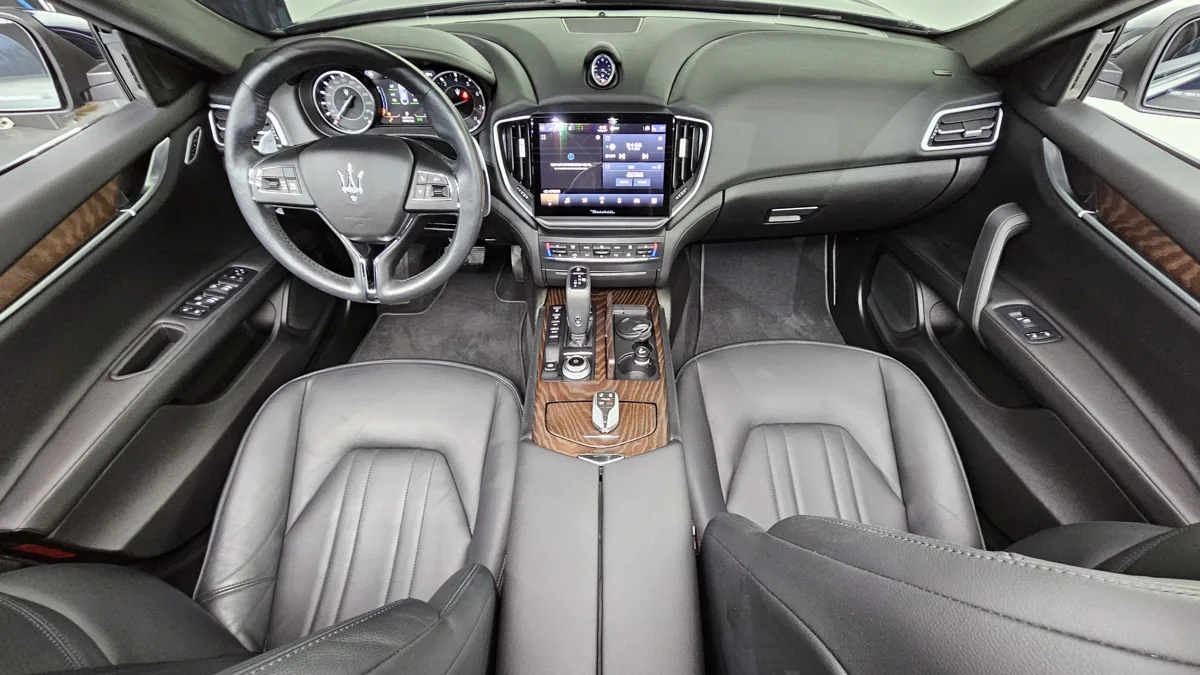 Maserati Ghibli interior detail
