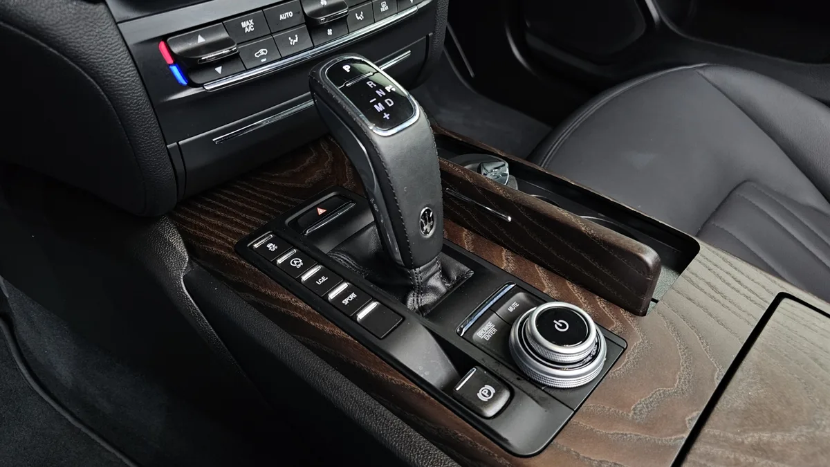 Maserati Ghibli interior detail
