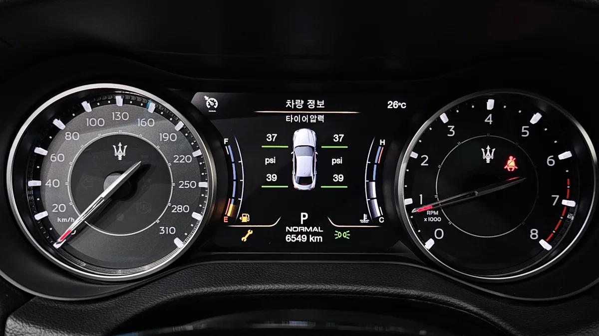 Maserati Ghibli interior detail