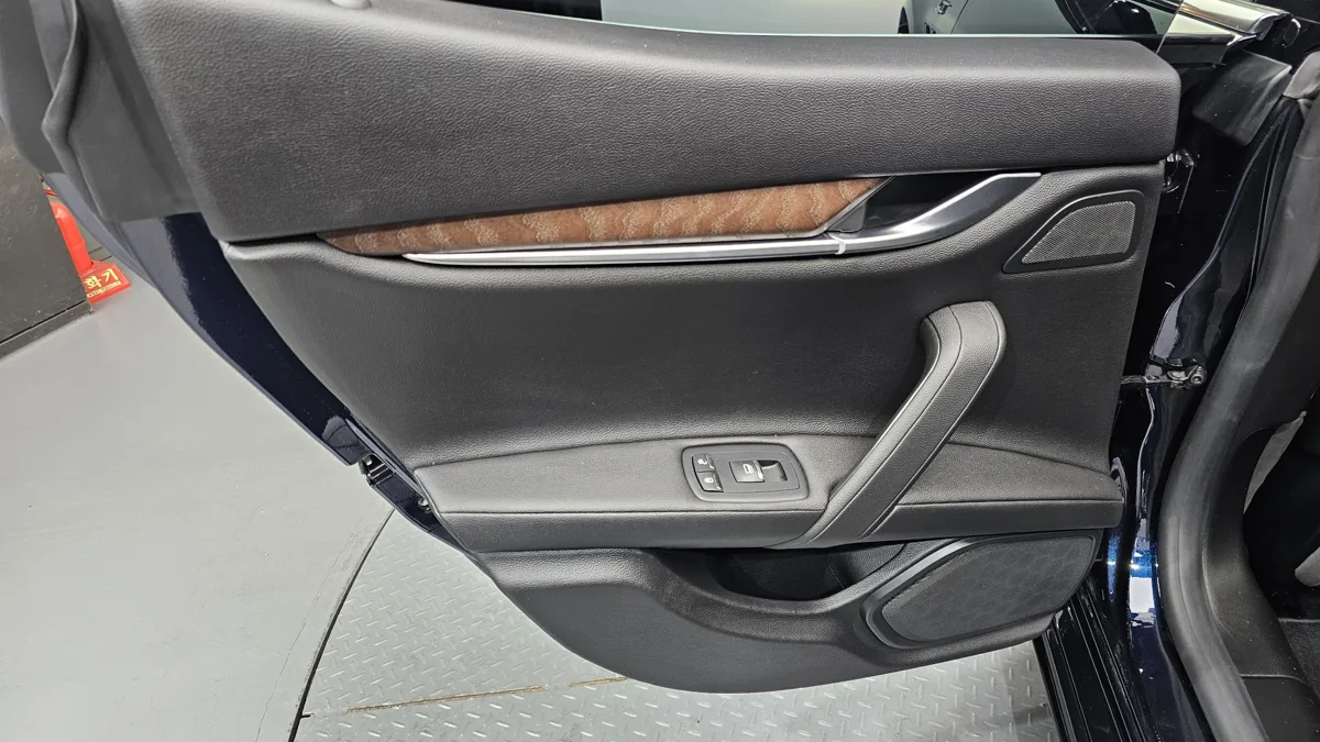 Maserati Ghibli interior detail