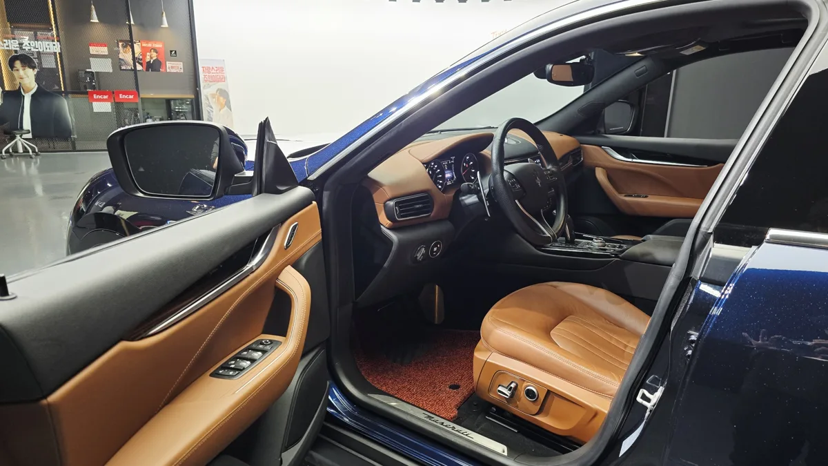 Maserati Levante interior detail