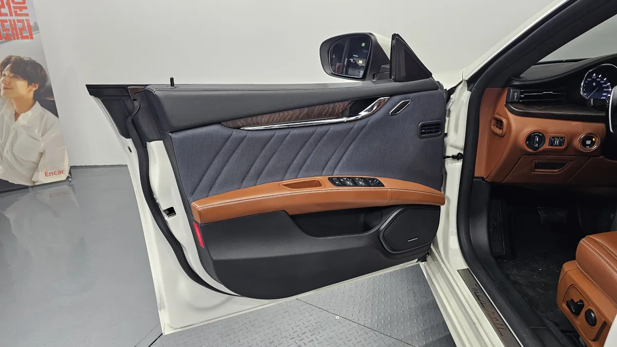 Maserati Quattroporte interior detail