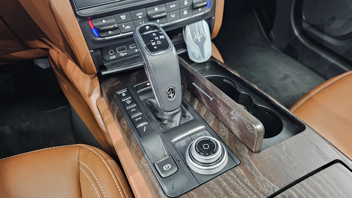 Maserati Quattroporte interior detail