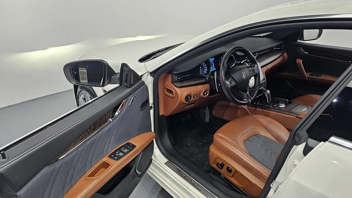 Maserati Quattroporte interior detail