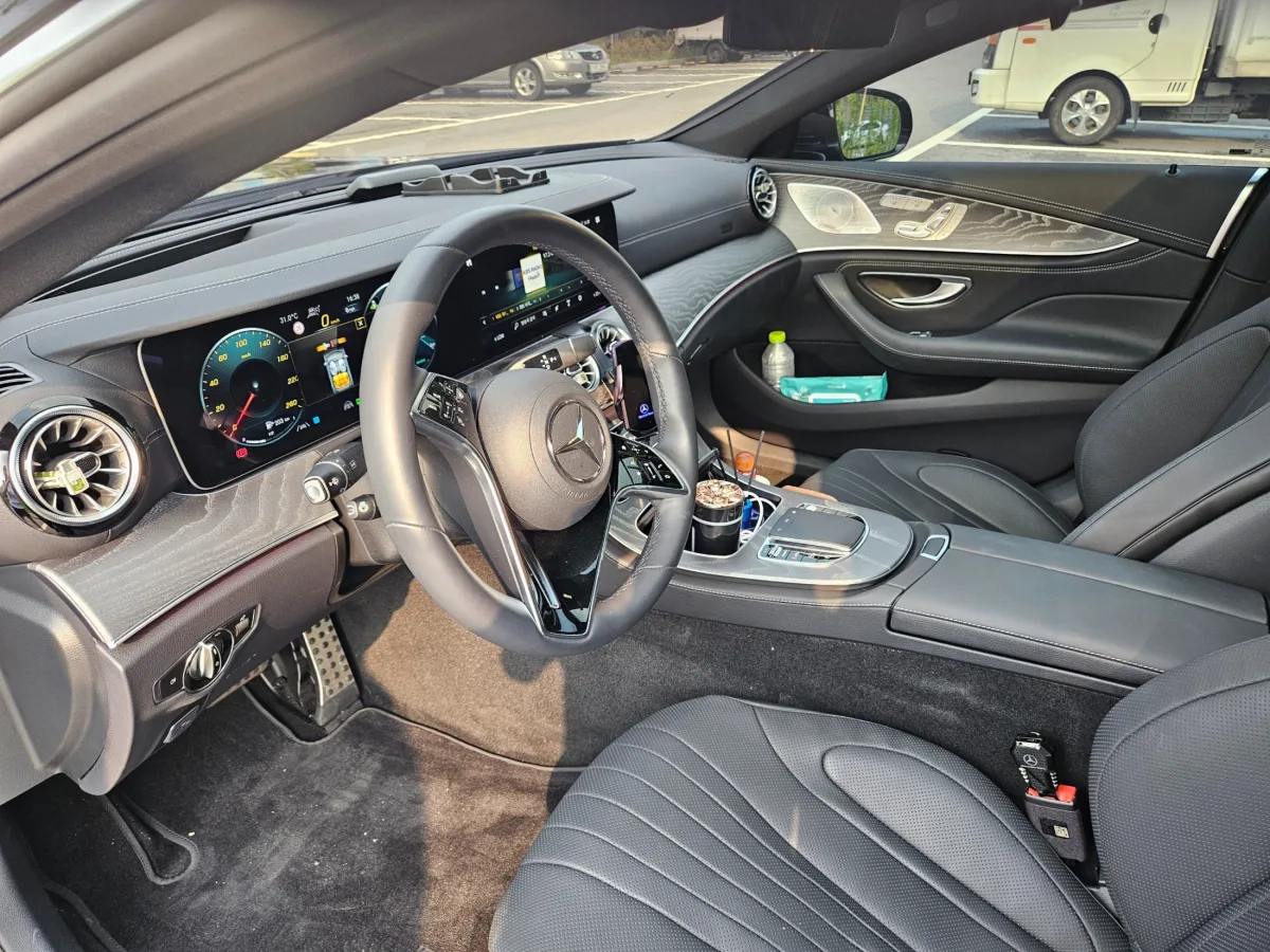 Mercedes-Benz CLS-Class interior detail
