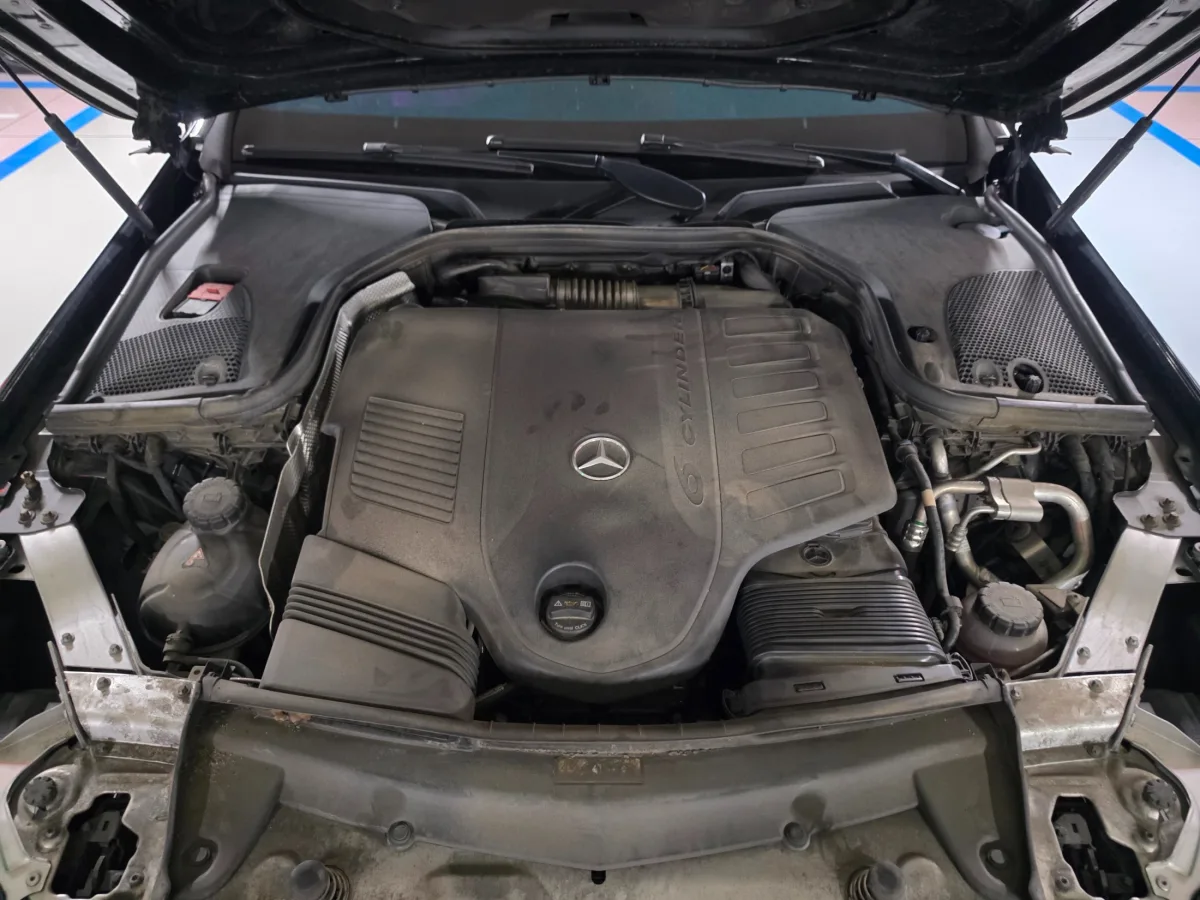Mercedes-Benz CLS-Class interior detail