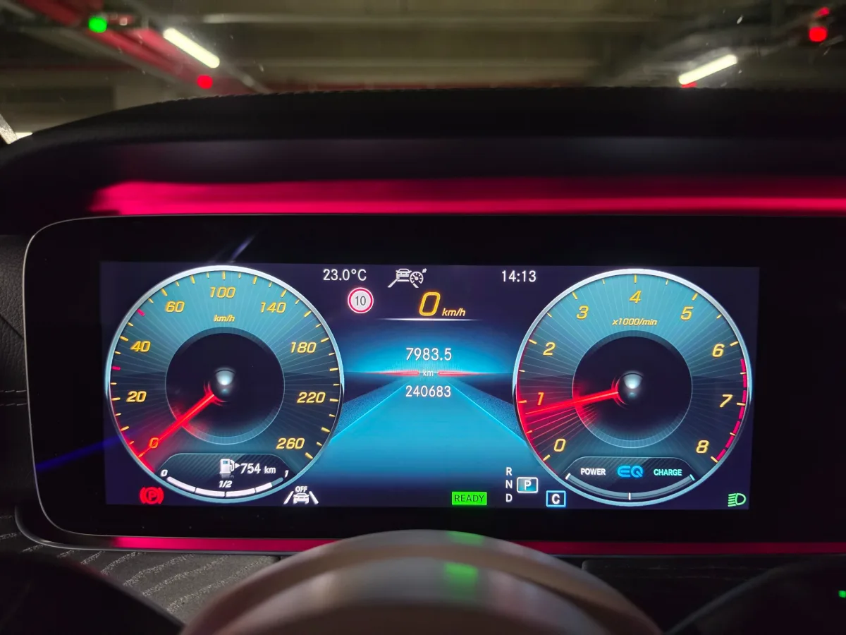 Mercedes-Benz CLS-Class interior detail