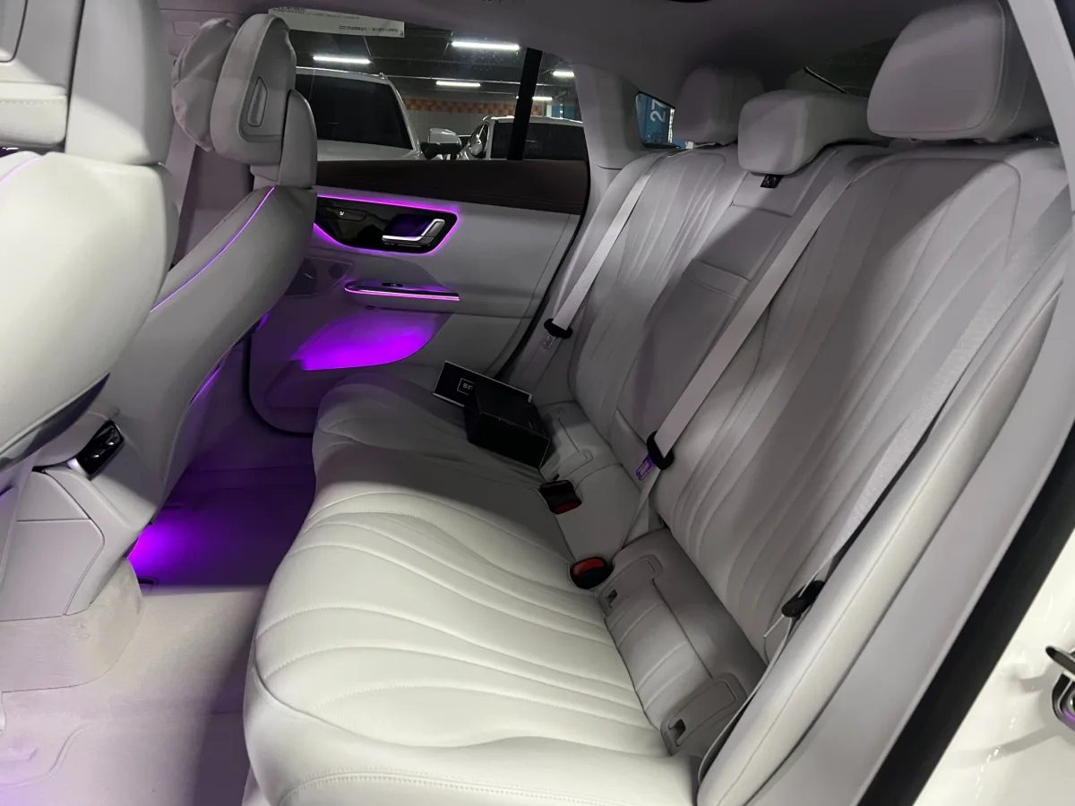 Mercedes-Benz EQE interior detail