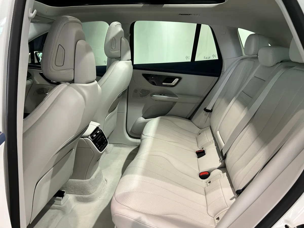 Mercedes-Benz EQE interior detail