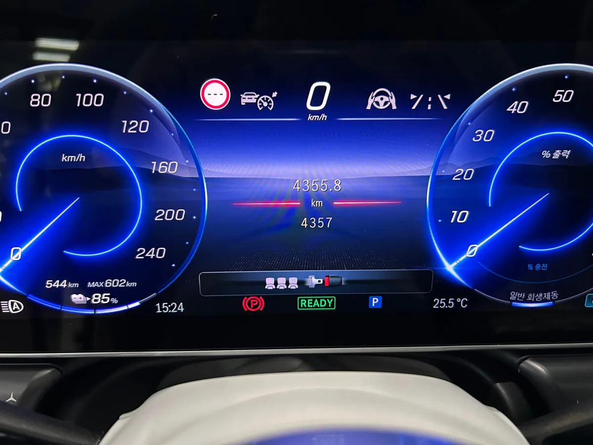 Mercedes-Benz EQE interior detail