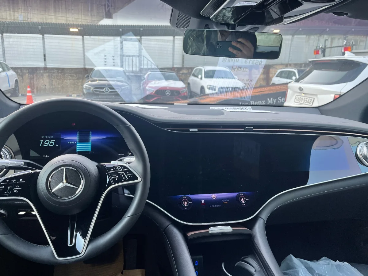 Mercedes-Benz EQS interior detail