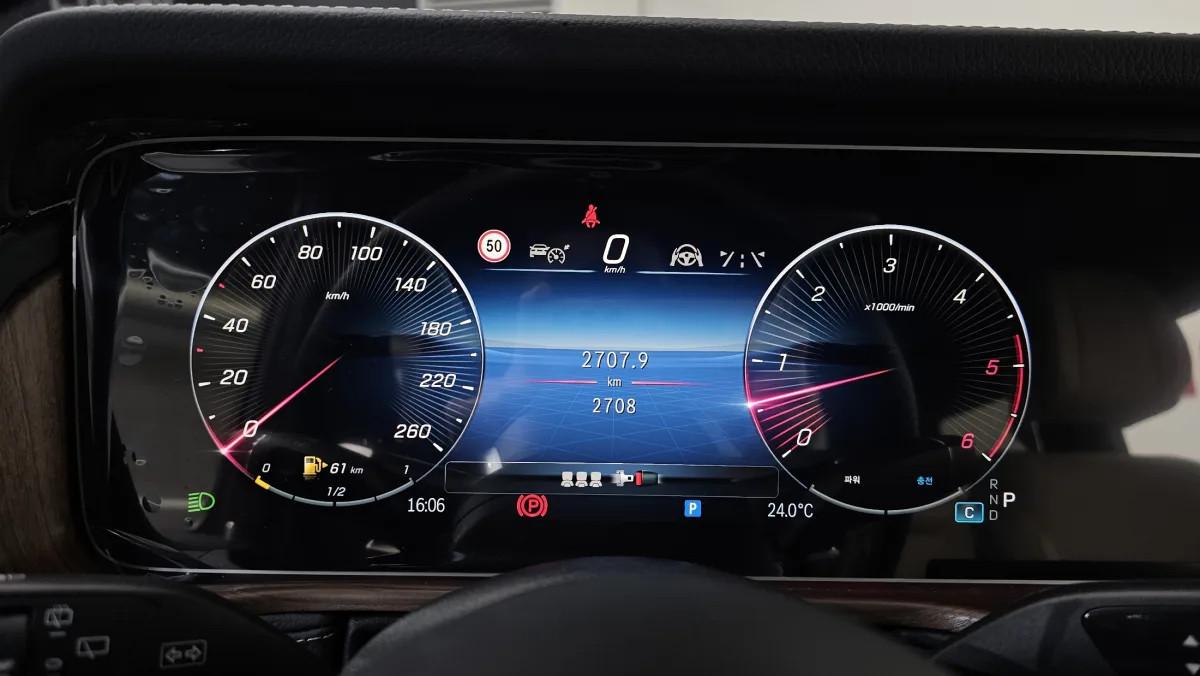 Mercedes-Benz G-Class interior detail