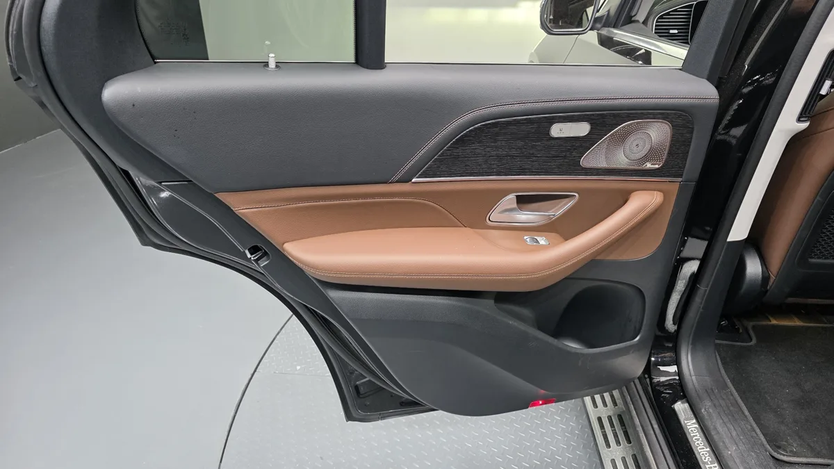 Mercedes-Benz GLE-Class interior detail