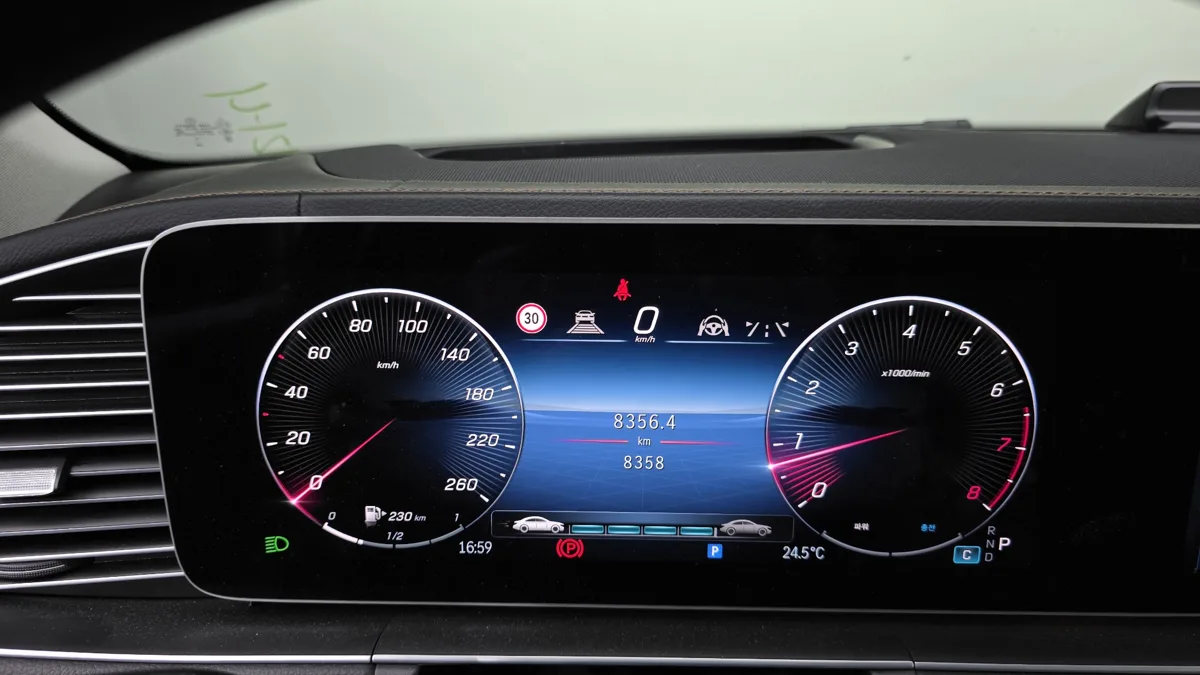 Mercedes-Benz GLE-Class interior detail
