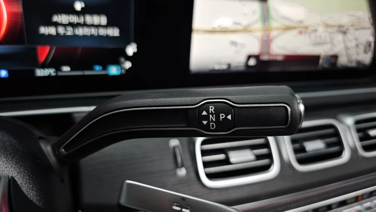 Mercedes-Benz GLS-Class interior detail