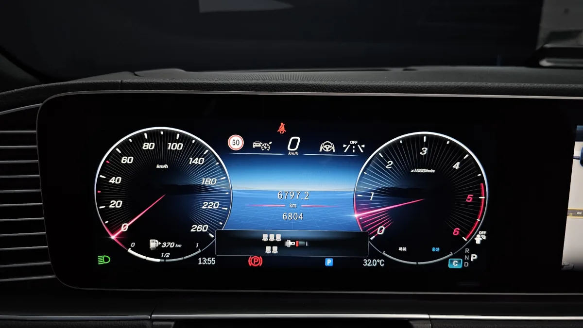 Mercedes-Benz GLS-Class interior detail